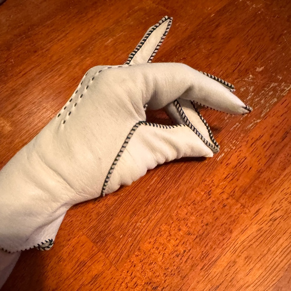 Native Deerskin Vintage Ladies Gloves size 6.5 small - Picture 3 of 11